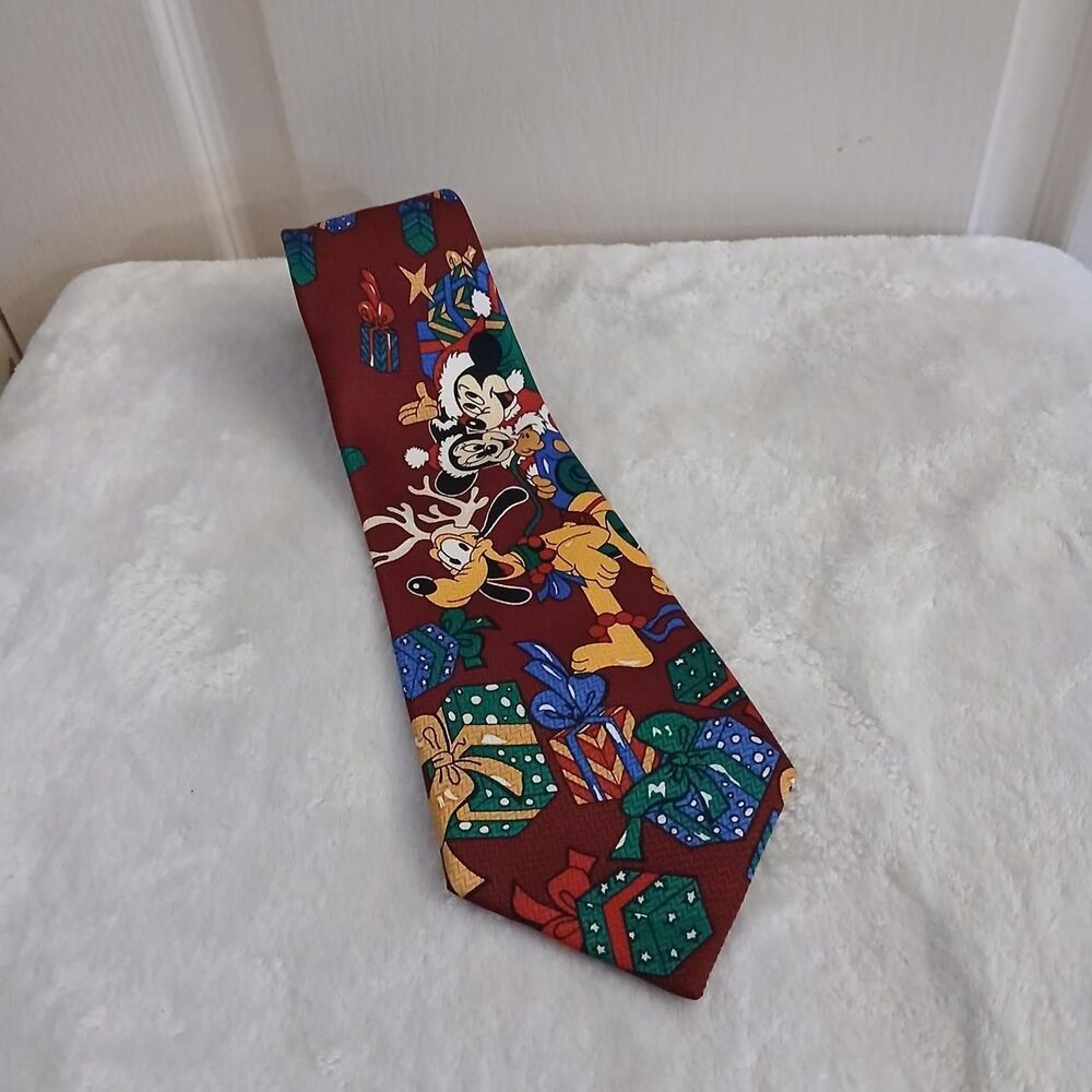 Vintage Disney Unlimited Christmas Neck Tie Mickey Mouse Minnie Sleigh Pluto